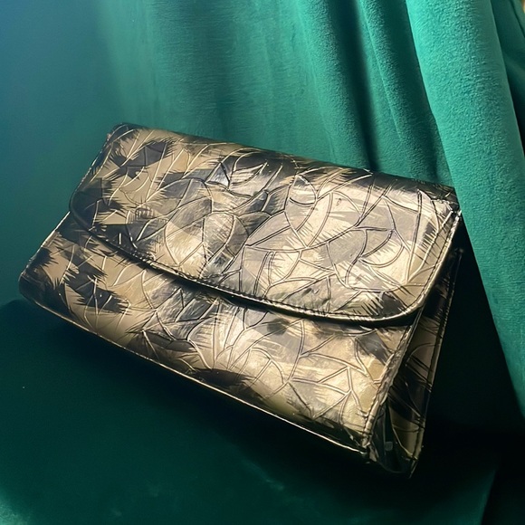 Chic Clutch Purse - Picture 1 of 2